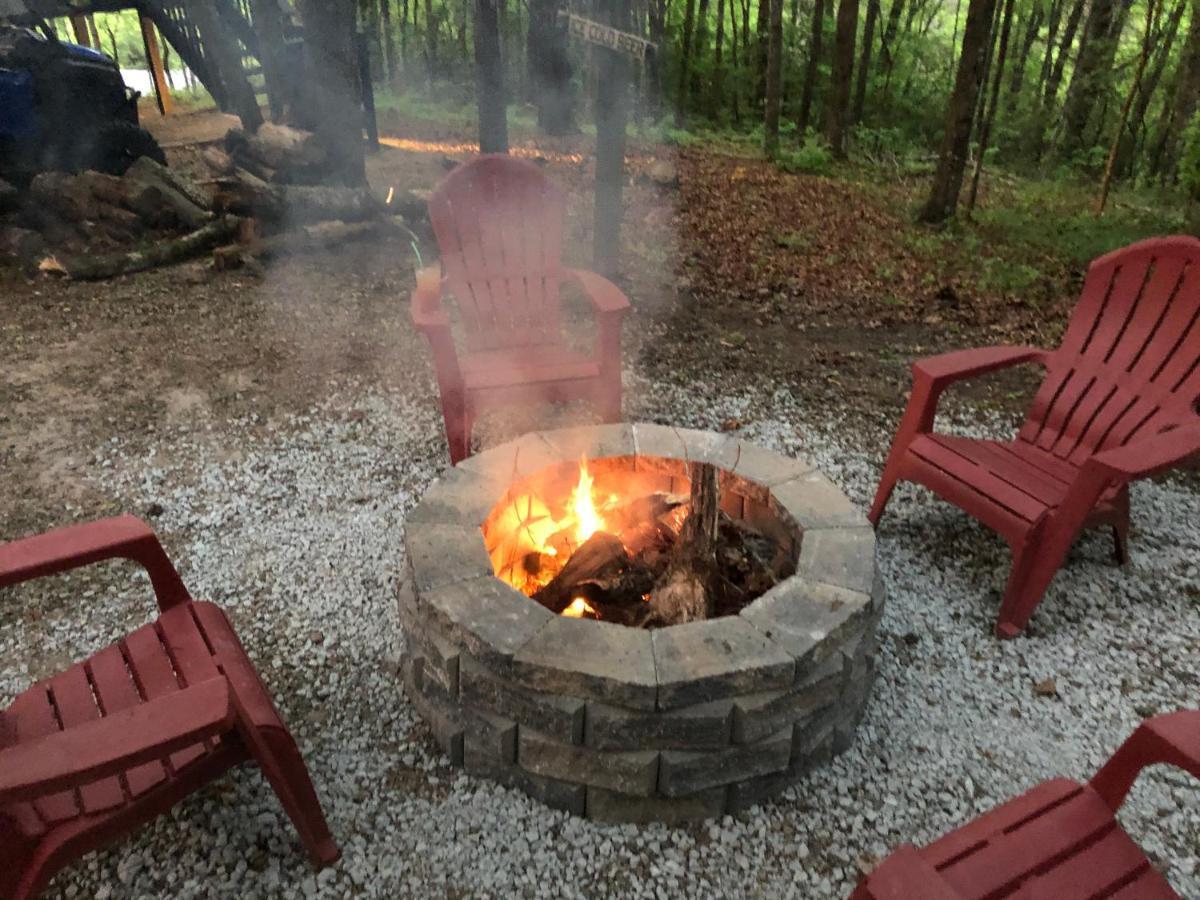 Hébergement de vacances Mountain-top Get-away With Hot Tub And A View *